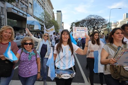 El escenario montado en el Obelisco tendrá como único orador a Mauricio Macri y se anunció que estará junto a su esposa Juliana Awada, quien lo acompaña en la gira por las ciudades durante la campaña electoral