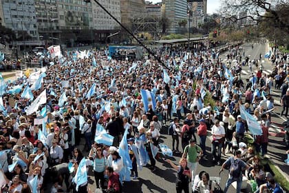 Los primeros cánticos que se escuchaban repetían las consignas "Sí, se puede" y "Mauricio lo da vuelta"