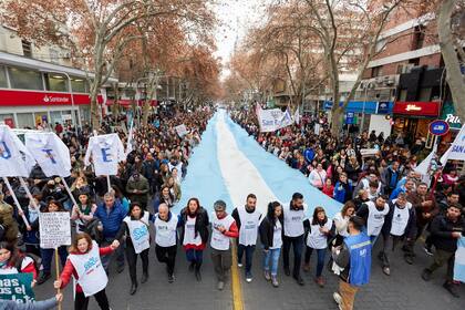 La marcha docente en Mendoza de hace dos semanas en reclamo de salarios