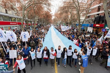 La marcha docente en Mendoza de hace dos semanas en reclamo de salarios
