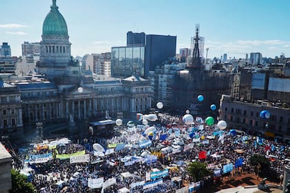 La marcha en el Congreso Nacional de la CGT y organizaciones sociales