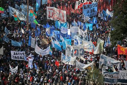 La Marcha Federal llegó a la Plaza de Mayo desde diferentes accesos de la Capital Federal