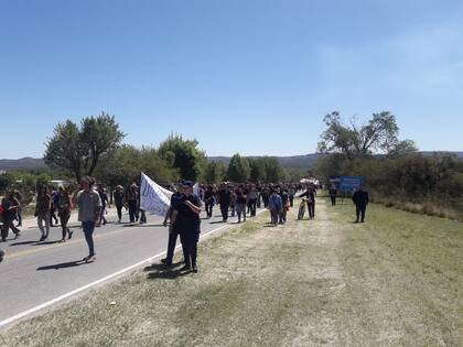 La marcha fue convocada por los compañeros y compañeras de las chicas internadas.
