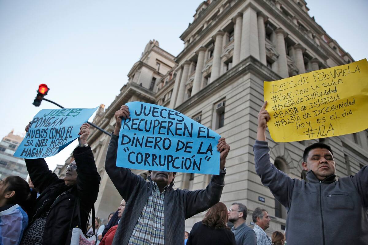 La marcha fue organizada en redes sociales, y motivada por las recientes excarcelaciones concedidas a ex funcionarios y dirigentes kirchneristas