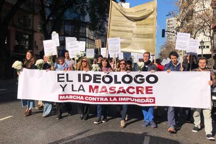 La marcha partió del cruce de las avenidas San Juan y Entre Ríos, donde hoy se rinde homenaje a Rodolfo Walsh