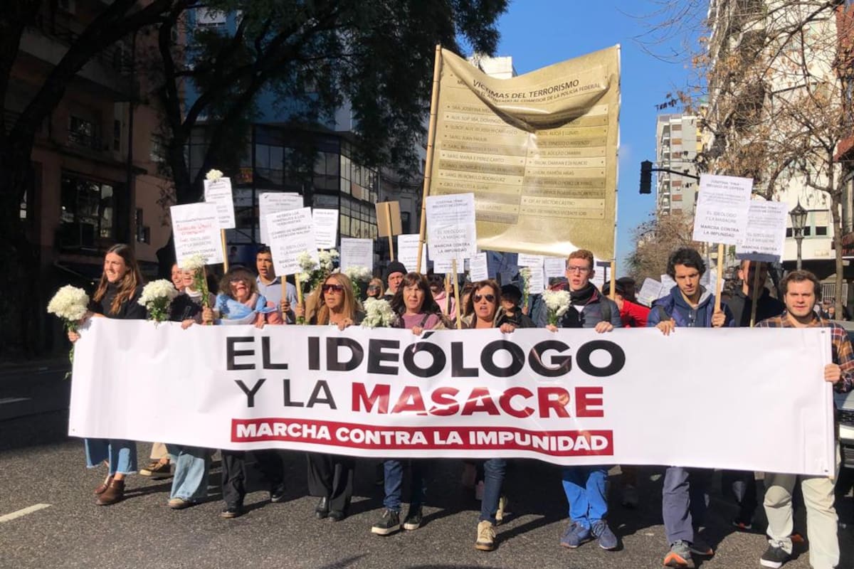 La marcha partió del cruce de las avenidas San Juan y Entre Ríos, donde hoy se rinde homenaje a Rodolfo Walsh