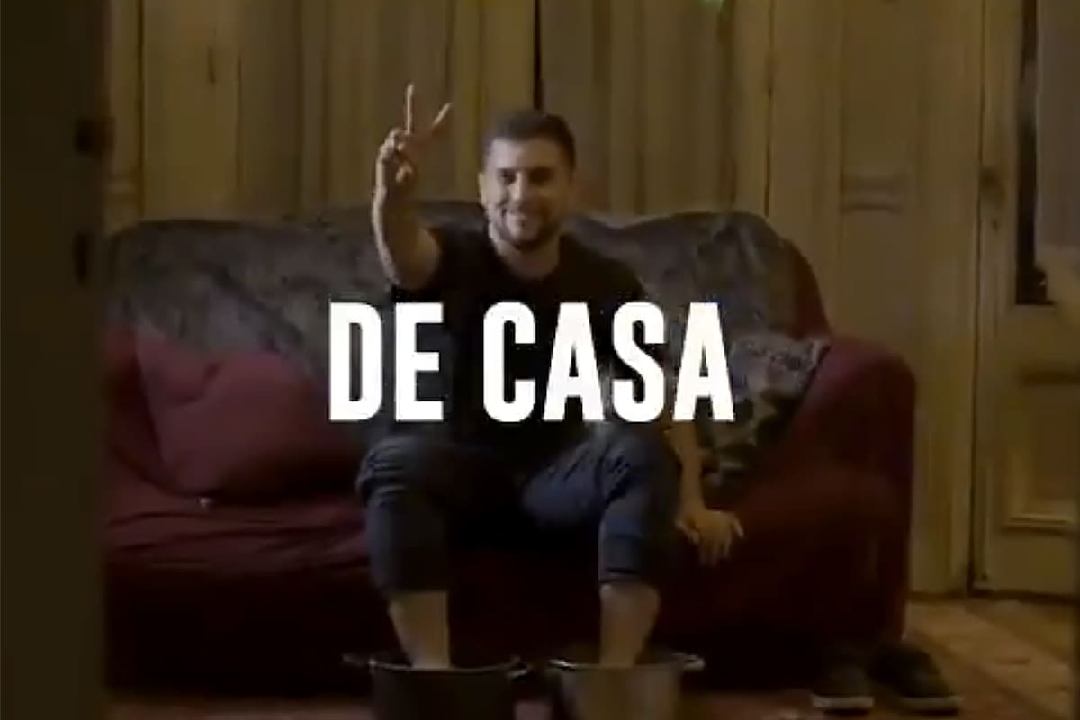 La marcha por el 17 de octubre desde la casa y con "las patas en las fuentes"