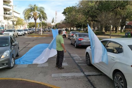 La marcha tenía el propósito llegar a los Tribunales de Reconquista, donde trabaja el juez Fabián Lorenzini pero no pudo concretarlo ya que a pocas cuadras de la casa de justicia se encontraron con vallados impidiendo la circulación vehicular