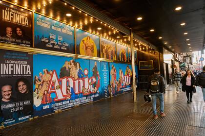 La marquesina del teatro Broadway