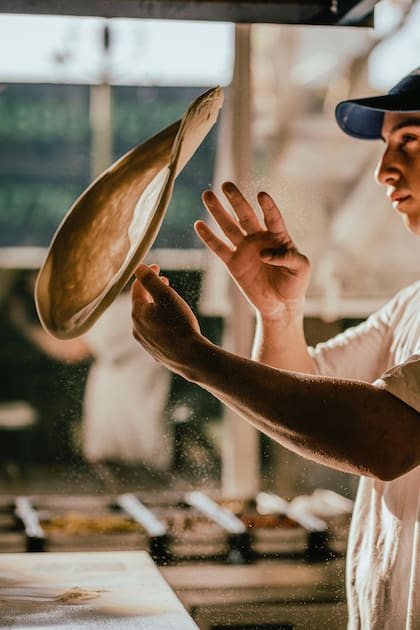 La masa de la pizza de Piccantino es la niña mimada, realizada con masa madre y en permanente exploración para seguir mejorándola.