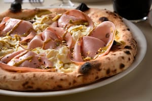 Cómo hacen las pizzerías más innovadores para conseguir una base crocante y liviana