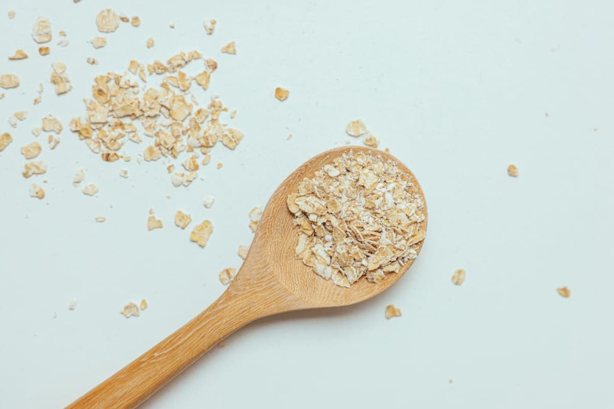 La mascarilla con avena y miel que promete ser beneficiosa para los párpados caídos (Foto Pexels)