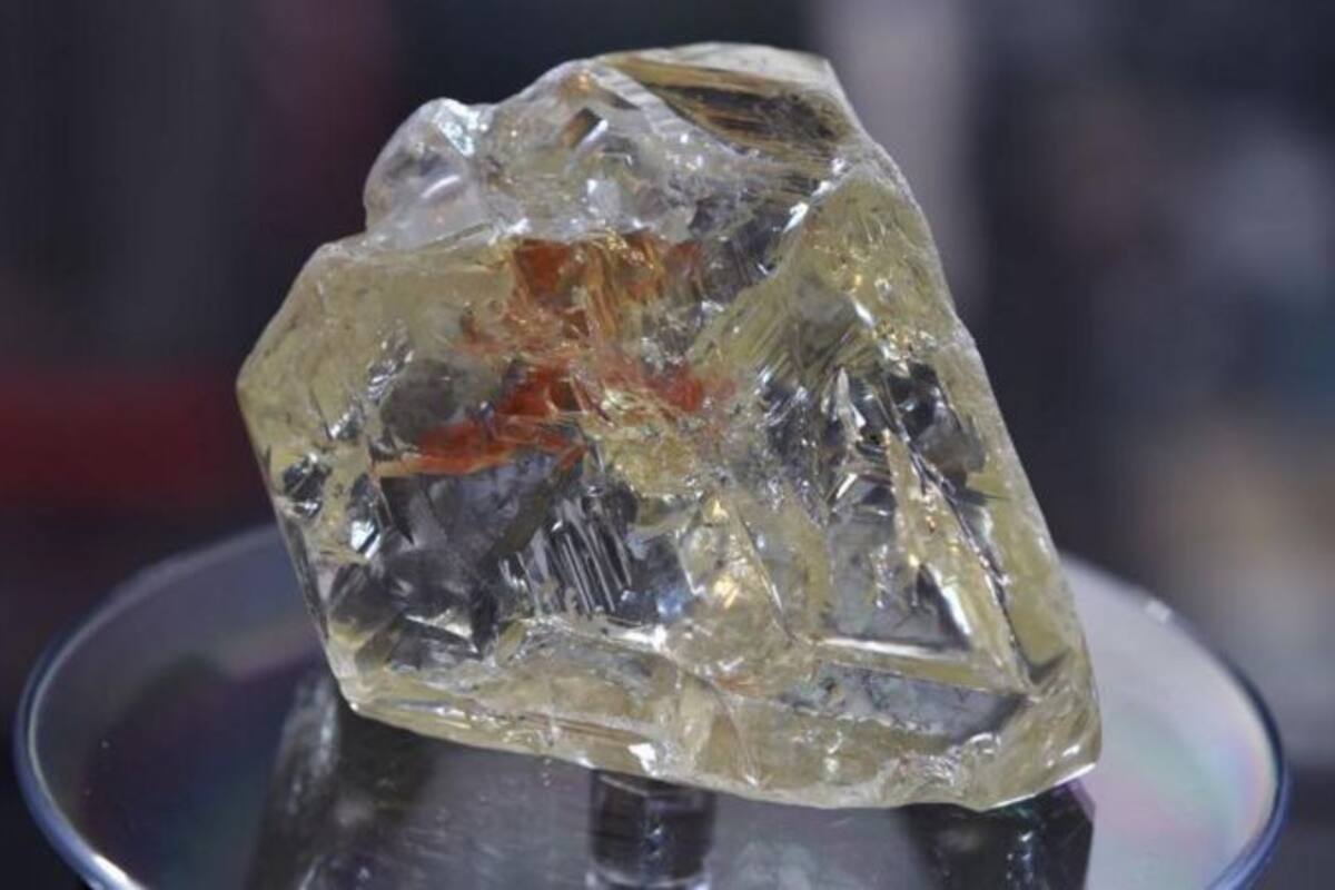La masiva piedra preciosa se conoce como el "diamante de la paz" y fue vendida por US$6,5 millones