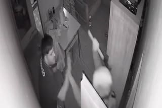 Un matrimonio y su hijo de 4 años sufrieron un violento asalto cuando dormían
