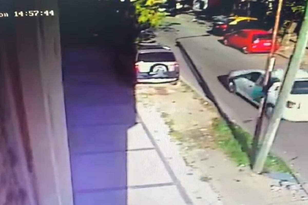 La Matanza: un ladrón se tiroteó con la Policía y robó el patrullero para escapar