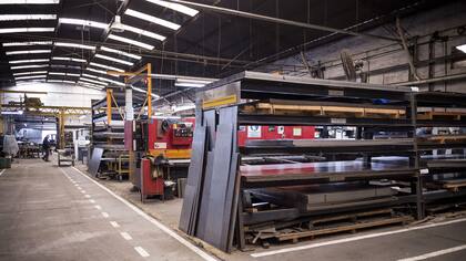 La materia prima básica en la construcción de un ascensor es el acero