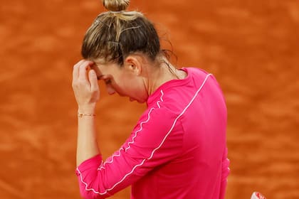 La máxima favorita de Roland Garros, la rumana Simona Halep perdió en los octavos de final con la polaca Iga Swiatek