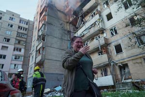 La mayor ofensiva aérea rusa contra Ucrania desde el inicio de la invasión a gran escala, con más de 800 drones y decenas de misiles dirigidos contra edificios gubernamentales y viviendas de civiles, dejó escenas impactantes