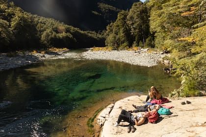La mayor parte de los caminantes se queda en los espectaculares pozones de agua