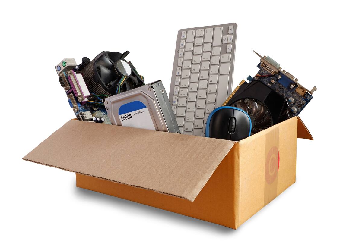 La mayor parte de los componentes de una computadora ahora entra en la categoría licencias no automáticas, que hace más costosa su importación