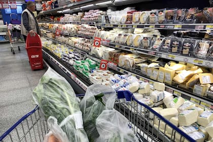 La mayoría de las mediciones privadas muestra una desaceleración de los aumentos de precios en los alimentos, aunque en la tercera semana del mes se habría frenado ese proceso