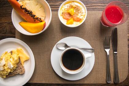 La mayoría de las personas suelen consumir desayunos con exceso en azúcares y sin nutrientes (imagen ilustrativa)