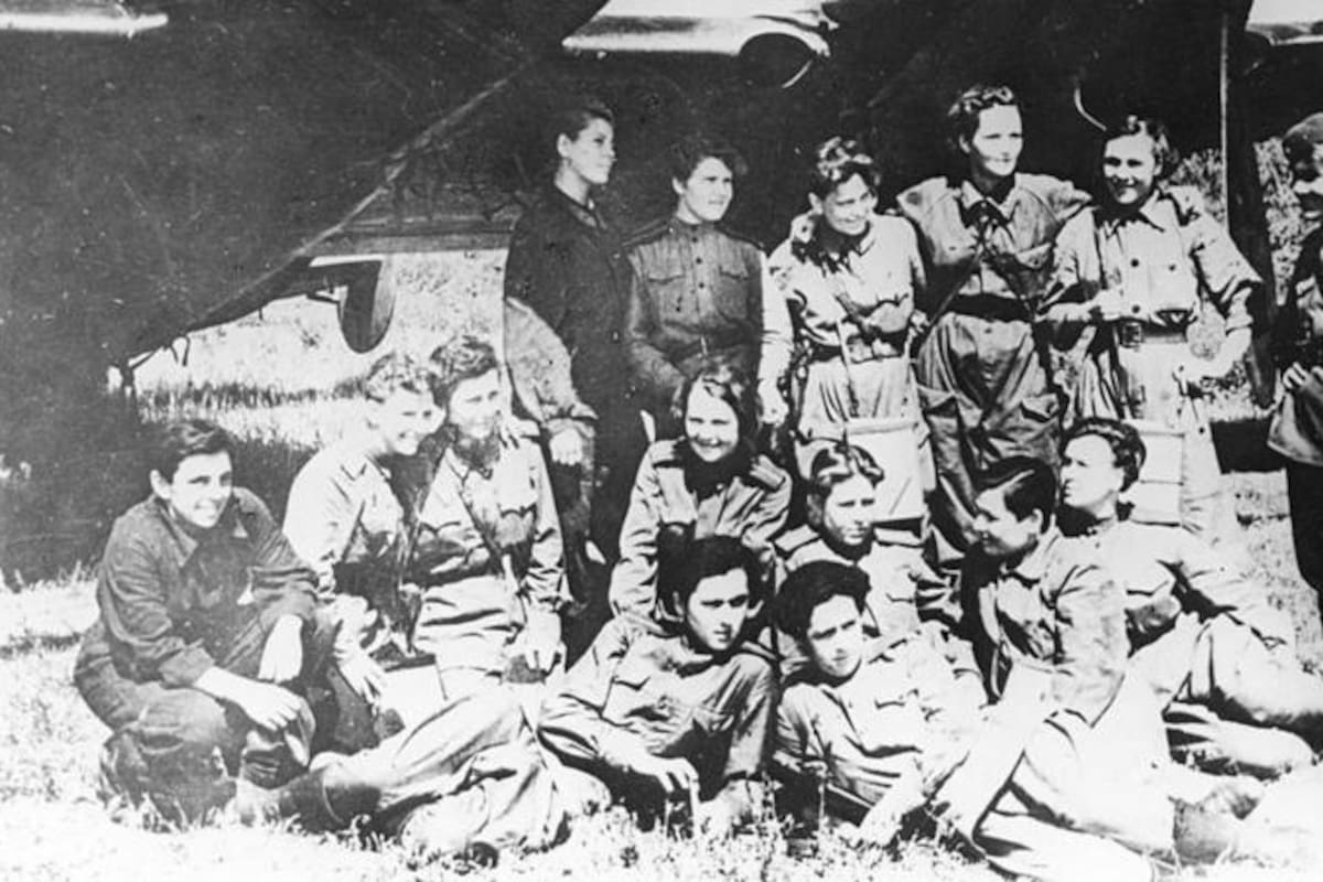 La mayoría de las voluntarias del 588º Regimiento de Bombardeos Nocturnos eran estudiantes adolescentes que querían combatir por su país pero a las que solo daban la oportunidad de participar en puestos de apoyo.