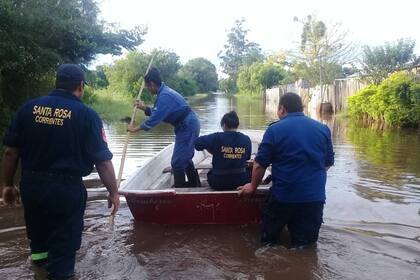 Las inundaciones generaron complicaciones en la red de caminos y muchos de los habitantes de las zonas más afectadas sufrieron pérdidas materiales.