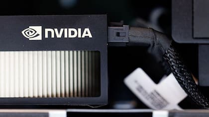 La mayoría de los modelos de IA dependen de costosos chips informáticos de Nvidia para procesar tareas.