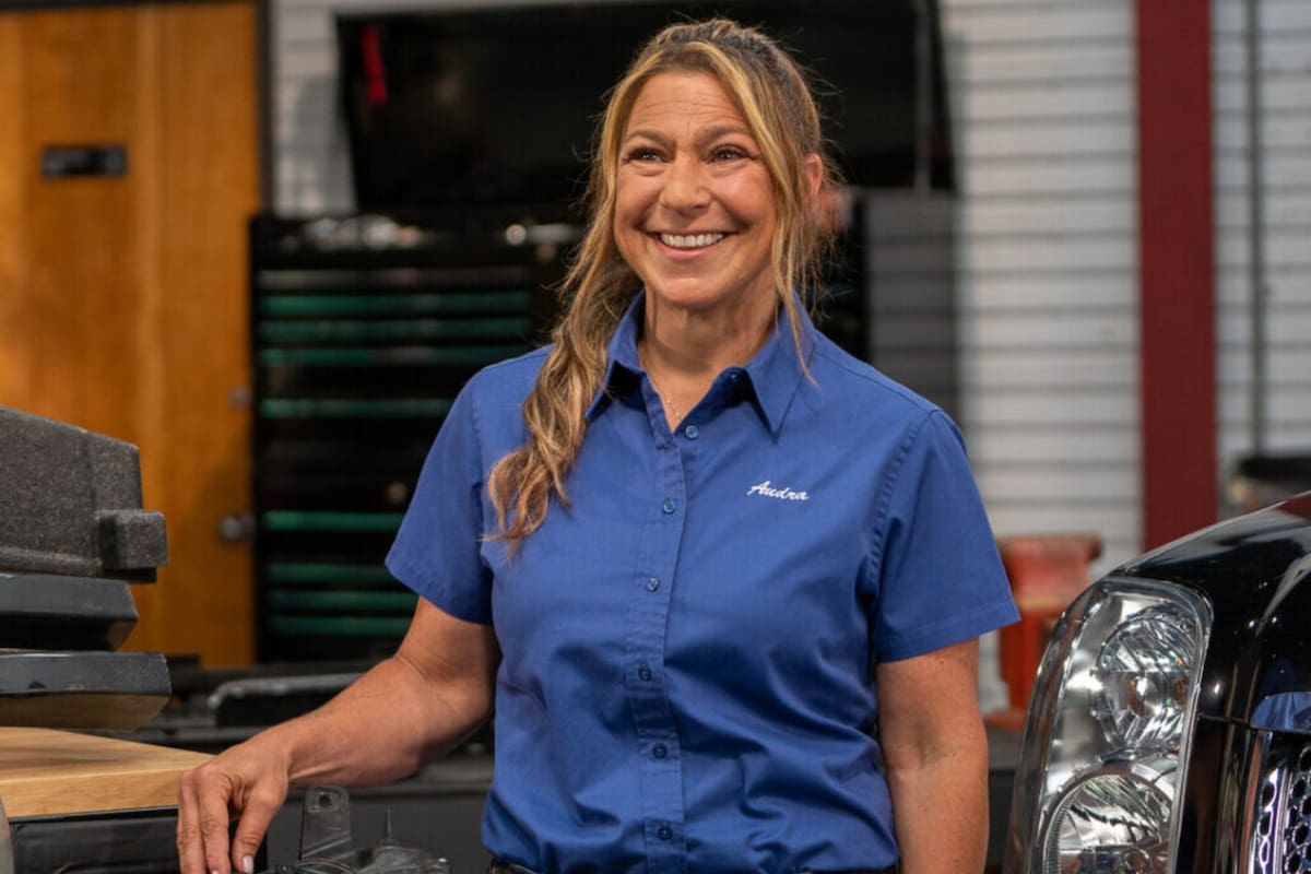 La mecánica automotriz Audra Fordin explicó por qué la rotación de neumáticos ayuda a distribuir el desgaste y prolongar su vida útil