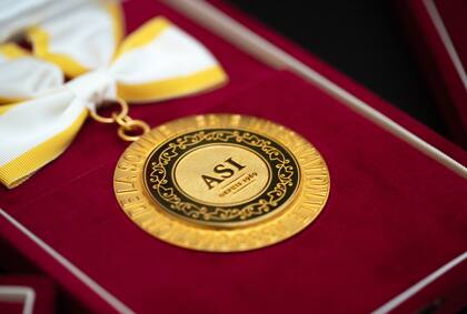 La medalla de oro que recibió Gamper.