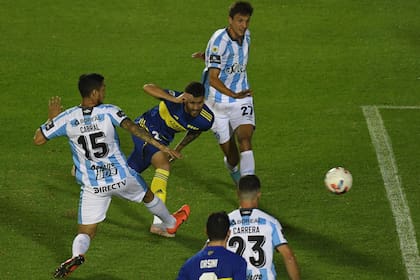 La media vuelta de Lisandro López se convertirá en el primer gol de Boca