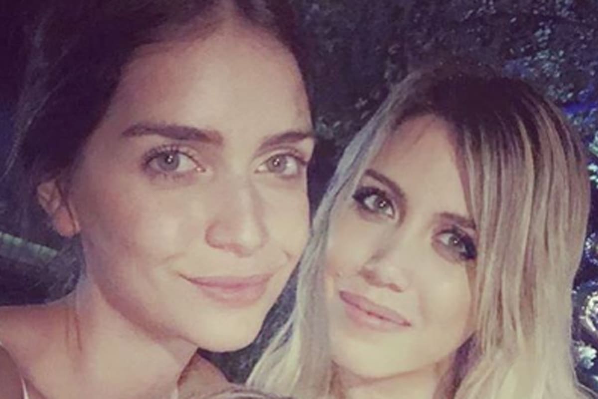 La mediática compartió una imagen en la que se la puede ver a su hermana conversando animadamente con su ex