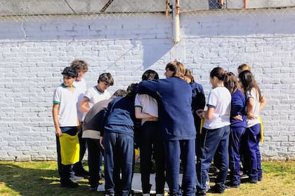 La medida comenzó entre padres del colegio San Nicolás, ubicado en Chacras de Coria, Mendoza