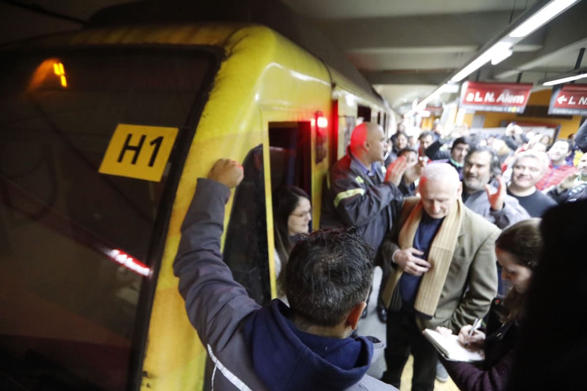 La medida de fuerza se extenderá hasta el cierre del servicio y obedece a un conflicto entre los trabajadores del sector y la empresa Emova, en el marco de las negociaciones paritarias