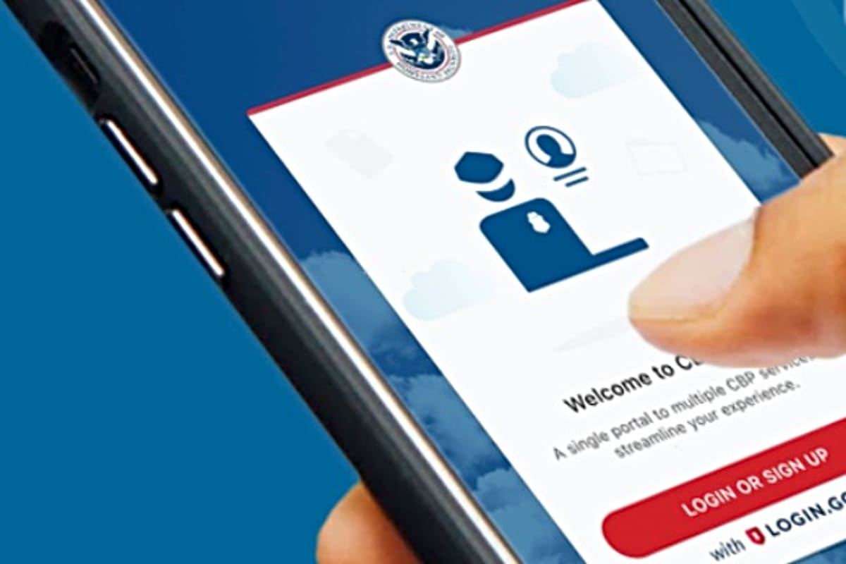 La medida de un juez federal podría beneficiar a miles de cubanos admitidos en EE.UU. bajo la presidencia de Joe Biden al prohibir la revocación de su estatus legal obtenido mediante CBP One