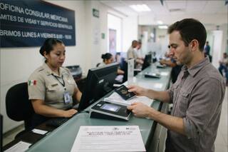 La regla que pone en juego la privacidad para tramitar la visa de trabajo para mexicanos