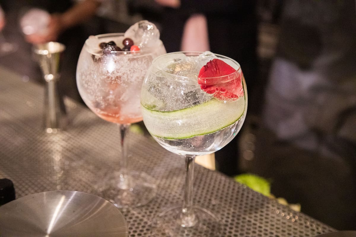 La medida del trago es 10% gin y el resto tónica