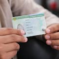 La nueva regla sobre green cards que alcanza a unos 161.000 migrantes