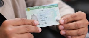 La nueva regla sobre green cards que alcanza a unos 161.000 migrantes