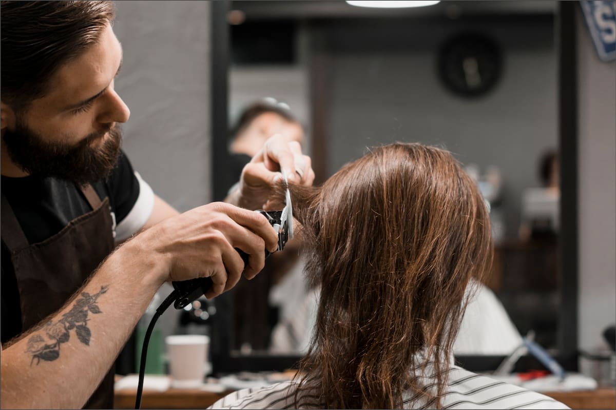 La medida exigirá a los peluqueros y barberos de Texas acreditar presencia legal ante la TDLR antes del 1° de mayo