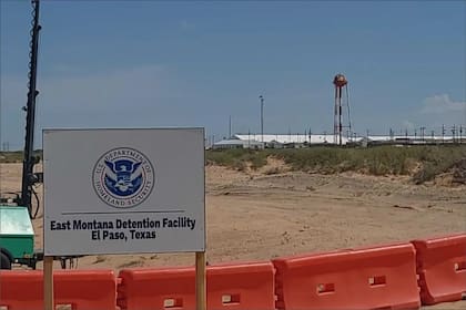 La medida instruye a los empleados a que informen a sus supervisores en caso de que agentes del Servicio de Inmigración y Control de Aduanas (ICE, por sus siglas en inglés) visiten alguna instalación de la ciudad