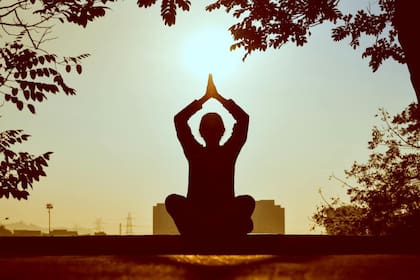 La meditación es recomendada en búsqueda de la felicidad (Foto Pexels)
