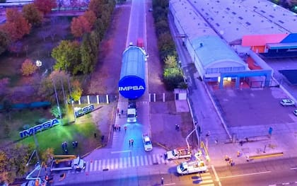 El transporte de un equipo de Impsa