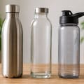 Cuál es la mejor botella de agua para usar todos los días: ¿metal, vidrio o plástico?