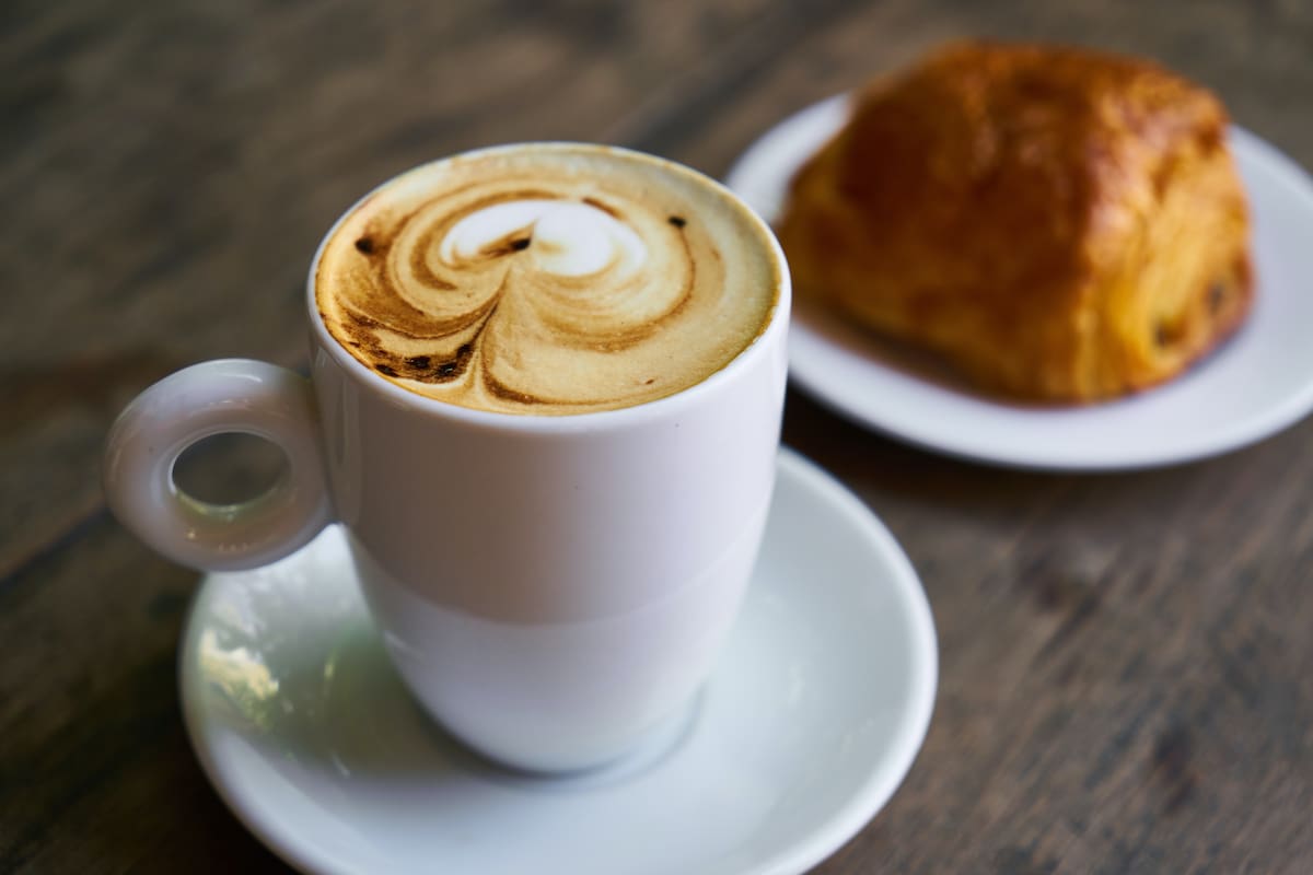 La mejor dupla para hacerle frente al frío: buen café y alguna delicia dulce.