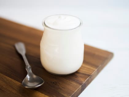 La mejor manera de consumir yogur en el desayuno es con avena y otras fuentes de proteína