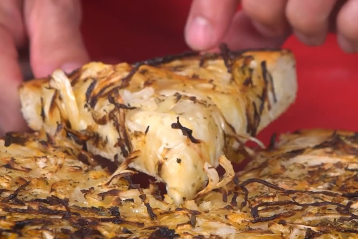 La mejor receta para hacer una fugazzetta rellena en el Día de la pizza