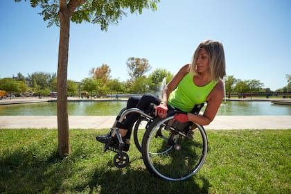 La mendocina Natalia Acevedo, a los 37 años, encontró la forma de mostrarle al mundo que la discapacidad no es un impedimento para hacer lo que desea