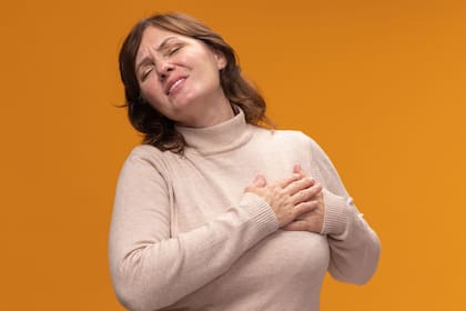 La menopausia es un proceso natural que ocurre generalmente entre los 45 y 55 años (imagen ilustrativa)